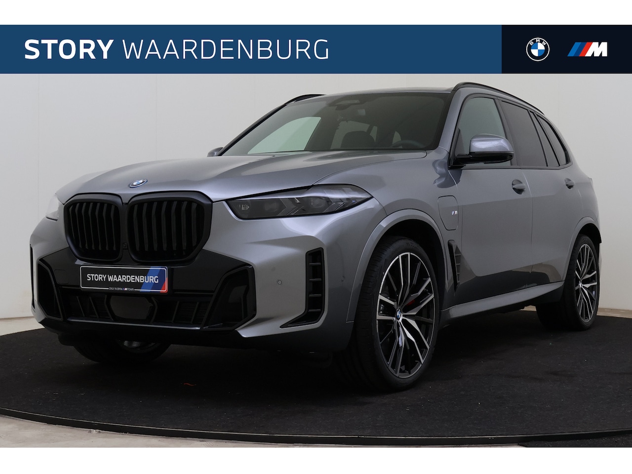 BMW X5 - xDrive50e M Sport Automaat / Panoramadak / Trekhaak / Parking Assistant Professional / Com - AutoWereld.nl