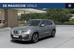 BMW iX1 - eDrive20 M Sport / Sportstoelen / Achteruitrijcamera / Stoelverwarming / Getint glas / PDC