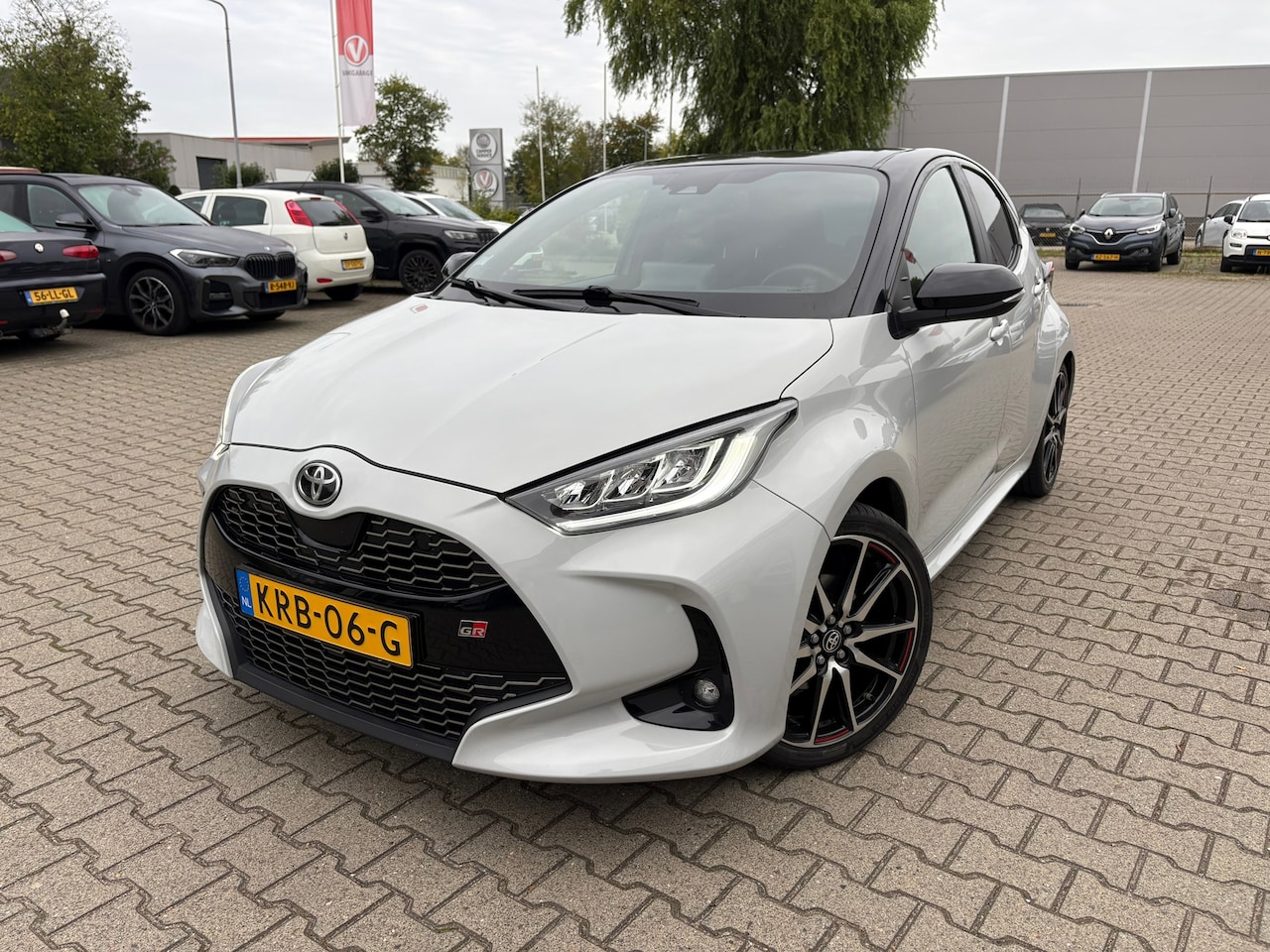 Toyota Yaris - 1.5 Hybrid GR Sport Automaat (BOVAG/RIJKLAARPRIJS) - AutoWereld.nl