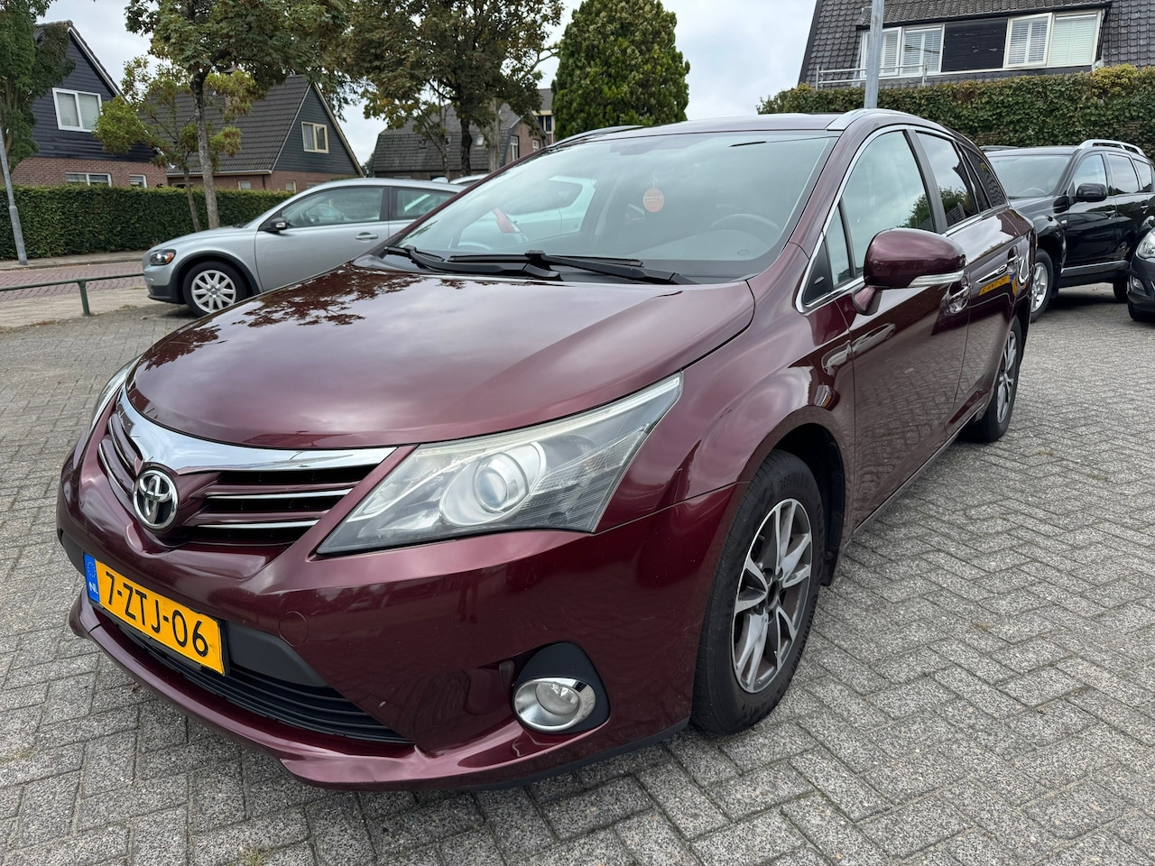 Toyota Avensis Wagon - 2.0 D-4D Business Apk 15/6/27,Airco,Cruise,Navi,Trekhaak - AutoWereld.nl