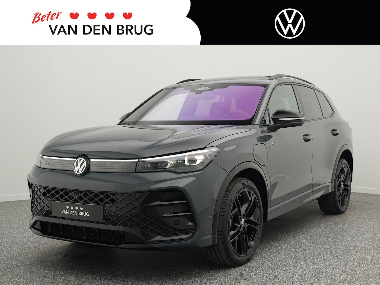 Volkswagen Tiguan - 1.5 eHybrid R-Line | Leder | stoel verwarming & ventilatie | Trekhaak | Panoramadak | - AutoWereld.nl