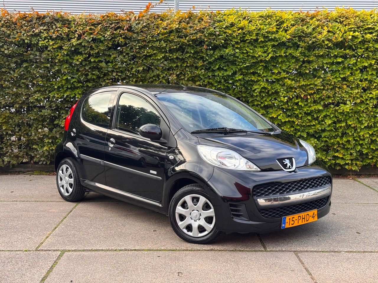 Peugeot 107 - 1.0-12V Millesim 5 deurs Airco Centrale deurvergrendeling - AutoWereld.nl