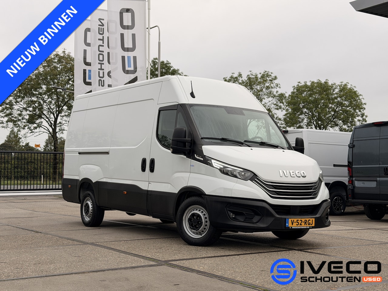 Iveco Daily - 35S18V A8 3.0L 180pk | L3H2 W3520L | Automaat | Cruise Control | Camera | AppleCarPlay | - AutoWereld.nl