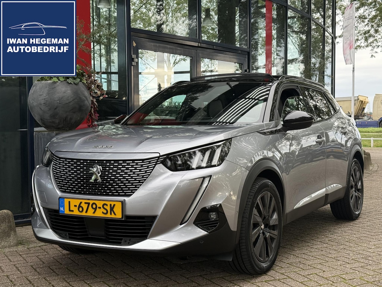 Peugeot e-2008 - EV GT Pack 50 kWh SOH 92,88% | Panoramadak | Navigatie | ECC | PDC + Camera | Apple CarPla - AutoWereld.nl