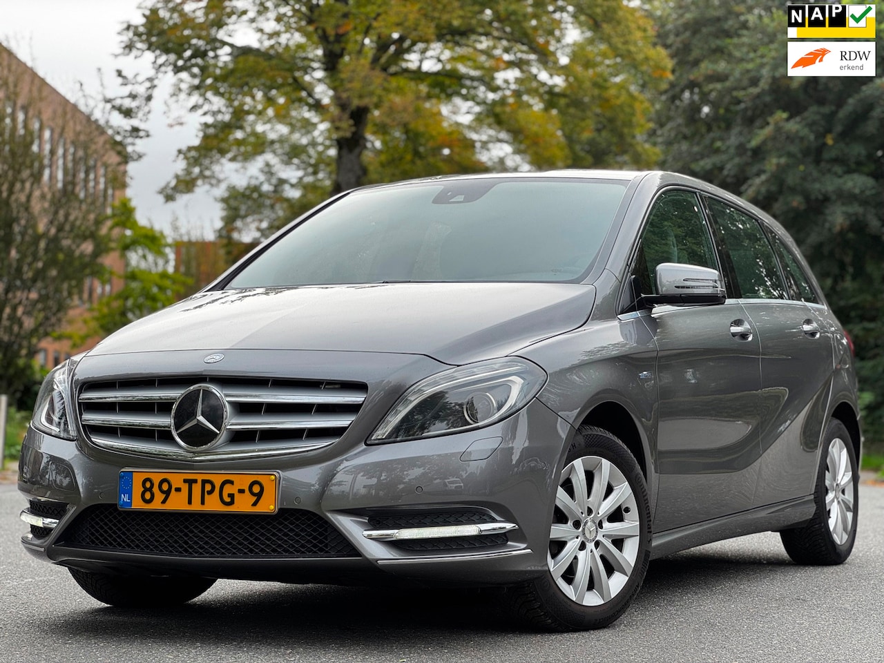 Mercedes-Benz B-klasse - 180 Ambition|AUT|XENON|NAVI|PDC|LED|CRUISE|AIRCOIJSKOUD|2XSLEUTELS|DIGITAAL ONDERHOUD|LAGE - AutoWereld.nl