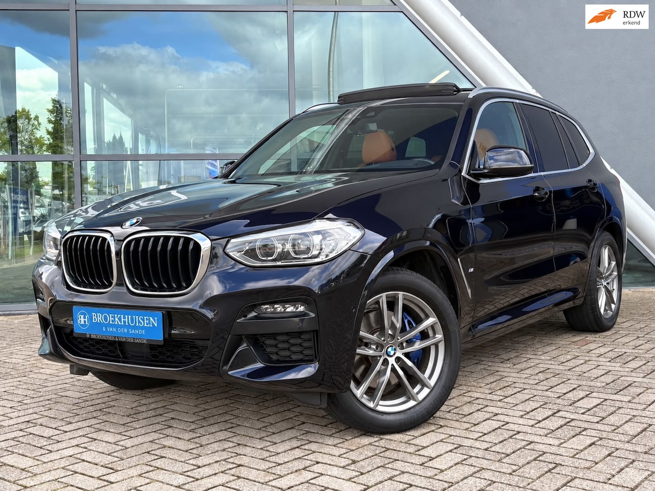 BMW X3 - XDrive30e High Executive M-Sport 293pk Panoramadak / Camera / Trekhaak - AutoWereld.nl