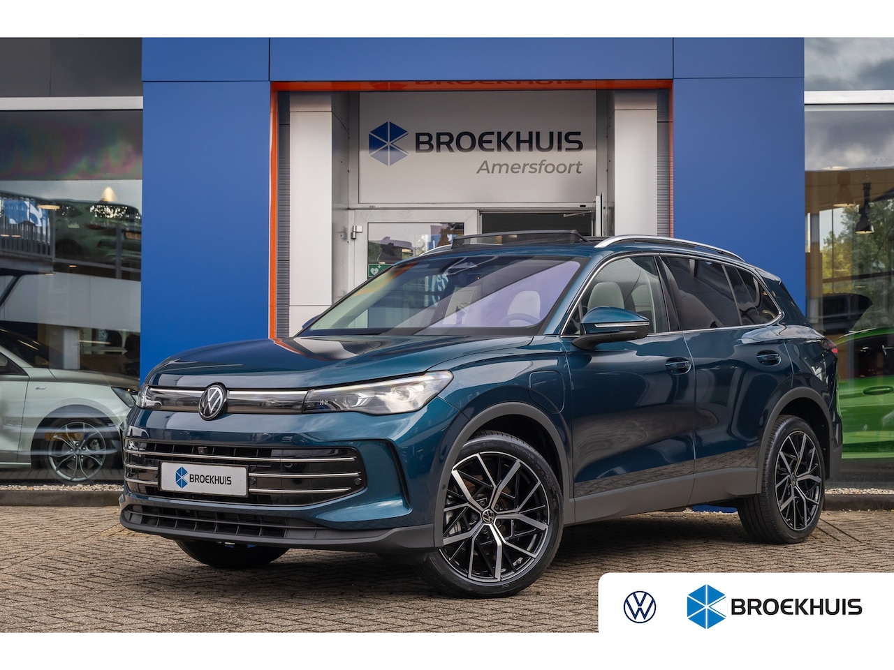 Volkswagen Tiguan - 1.5 eHybrid Elegance | Elek. Trekhaak | Cruise control adaptief | Panorama dak Elek. | 20' - AutoWereld.nl