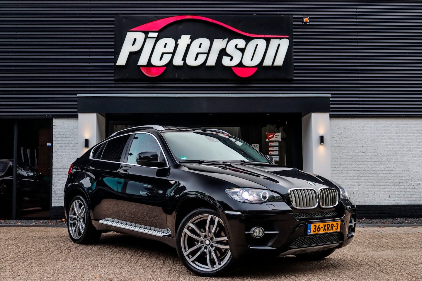 BMW X6 - XDrive40d High Executive PANO TREKHAAK LEDER XENON - AutoWereld.nl