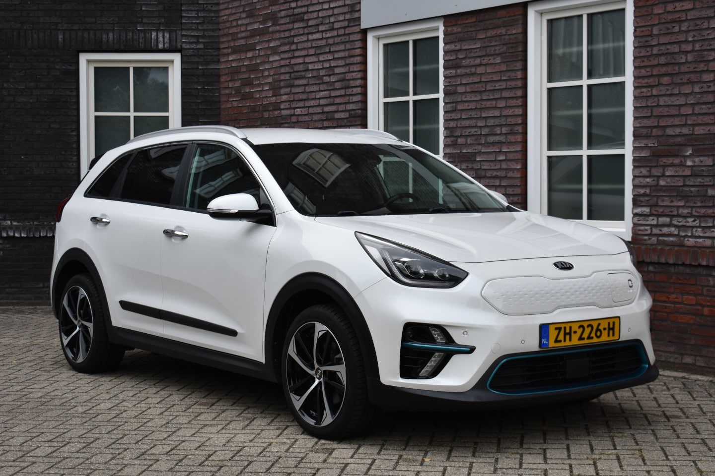 Kia e-Niro - ExecutiveLine 64 kWh Wij zijn op afspraak geopend! Graag bellen voor uw komst. - AutoWereld.nl