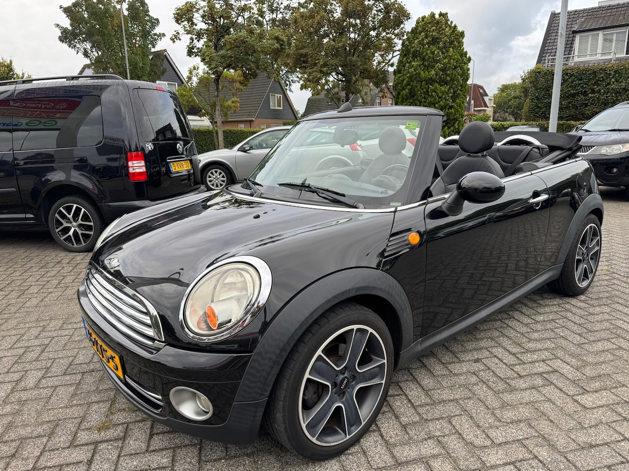 MINI Cabrio - 1.6 Cooper Chili 120pk,Apk 2/6/27,Airco,Leder,Nap - AutoWereld.nl