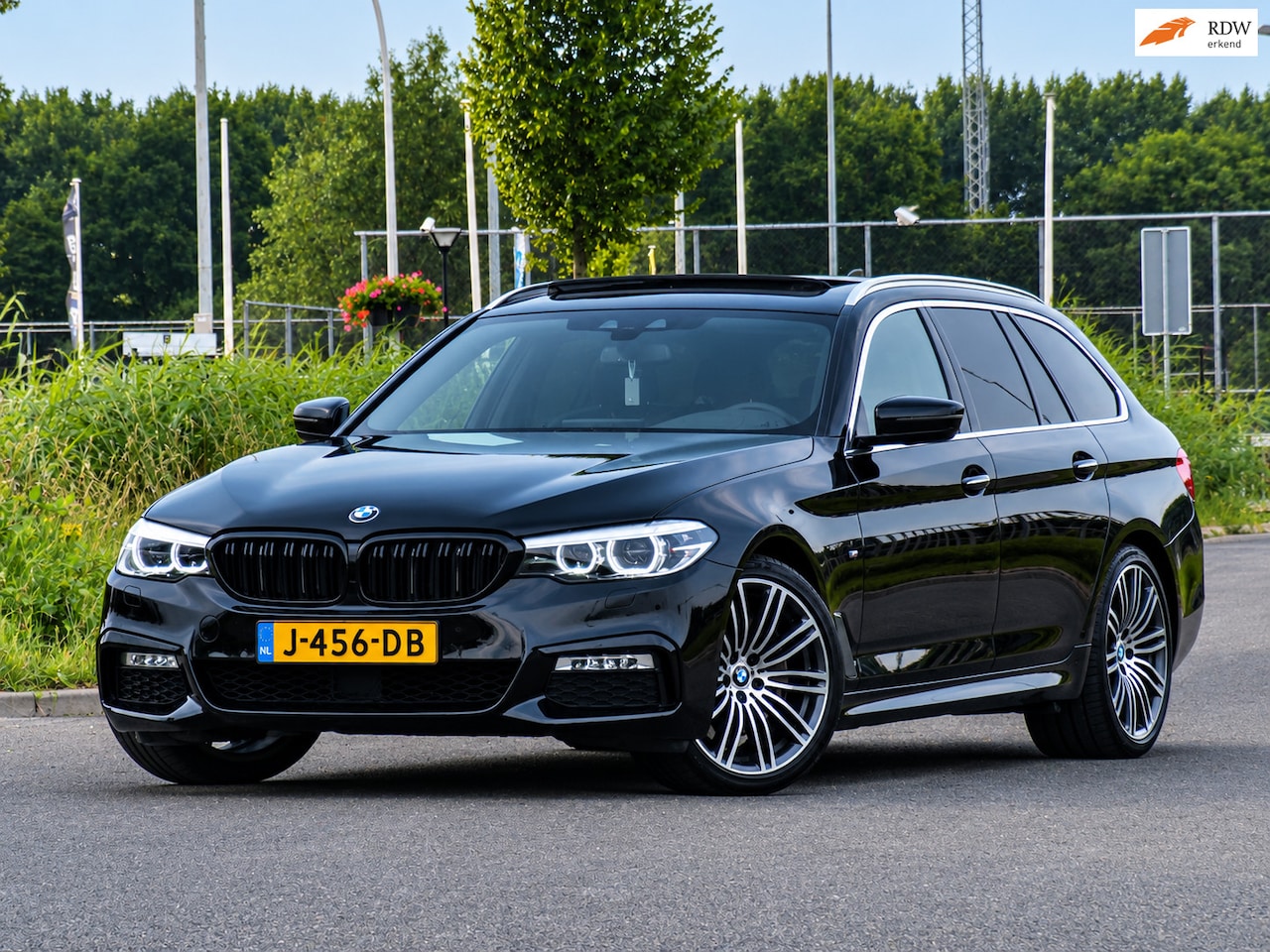BMW 5-serie Touring - 530d M2018 M-SPORT PANORAMADAK/LEER/FULL - AutoWereld.nl