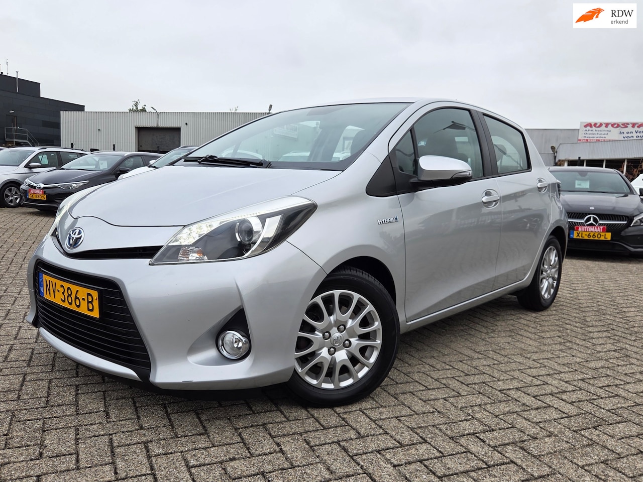 Toyota Yaris - 1.5 Full Hybrid /CAMERA/CRUIS CONT/ DEALER ONDERHOUD - AutoWereld.nl