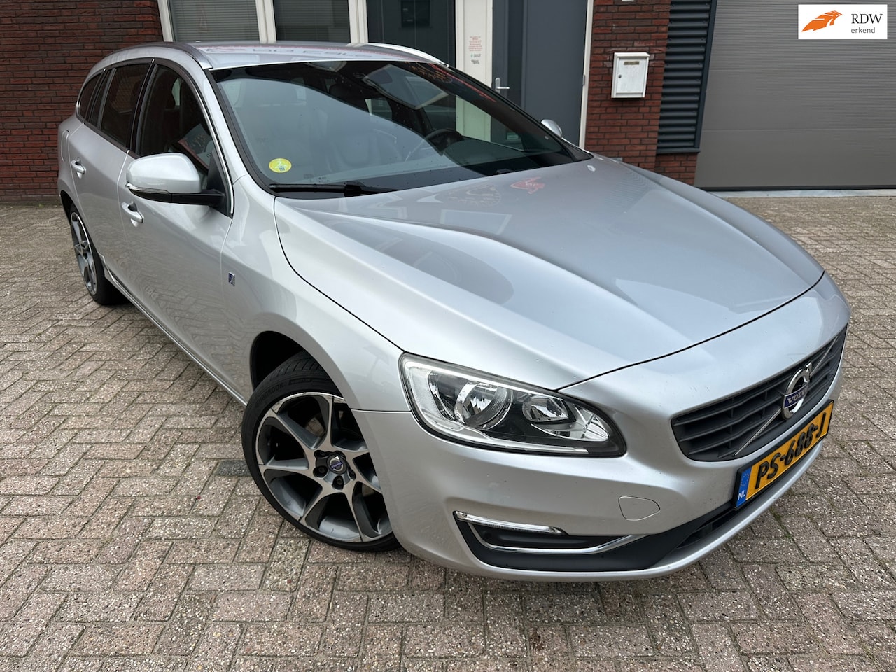 Volvo V60 - 2.0 D2 Ocean Race / Leder / Navi / PDC / Stoelverwarming - AutoWereld.nl