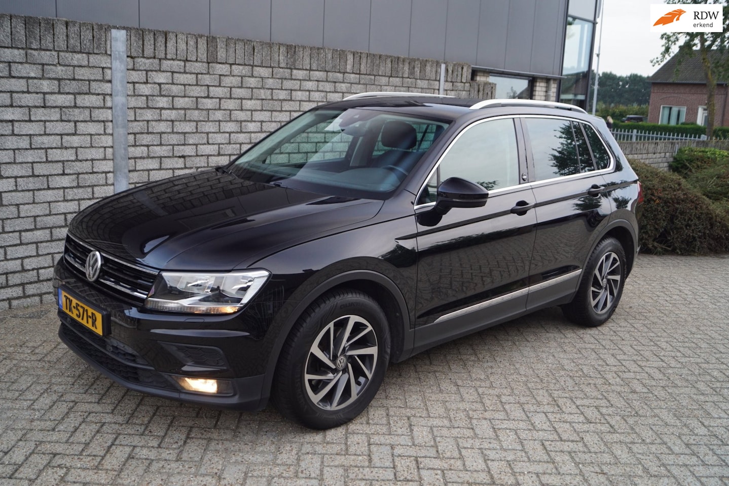 Volkswagen Tiguan - 1.4 TSI ACT Sound Autom Navi Clima Adaptieve Cruise Apple Carplay 2x PDC LMV Trekhaak ENZ. - AutoWereld.nl