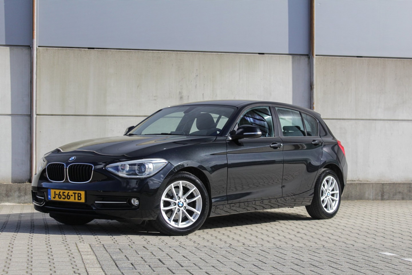 BMW 1-serie - 118i High Executive - automaat - stoelverwarming - AutoWereld.nl
