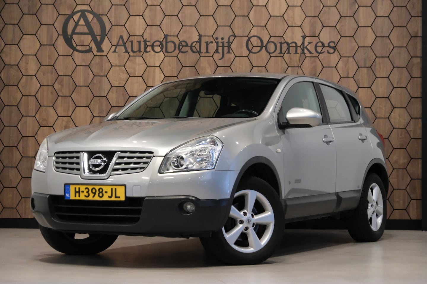 Nissan Qashqai - 2.0 *Automaat* |Perfect Onderhouden| Trekhaak/ALL-Season Banden - AutoWereld.nl