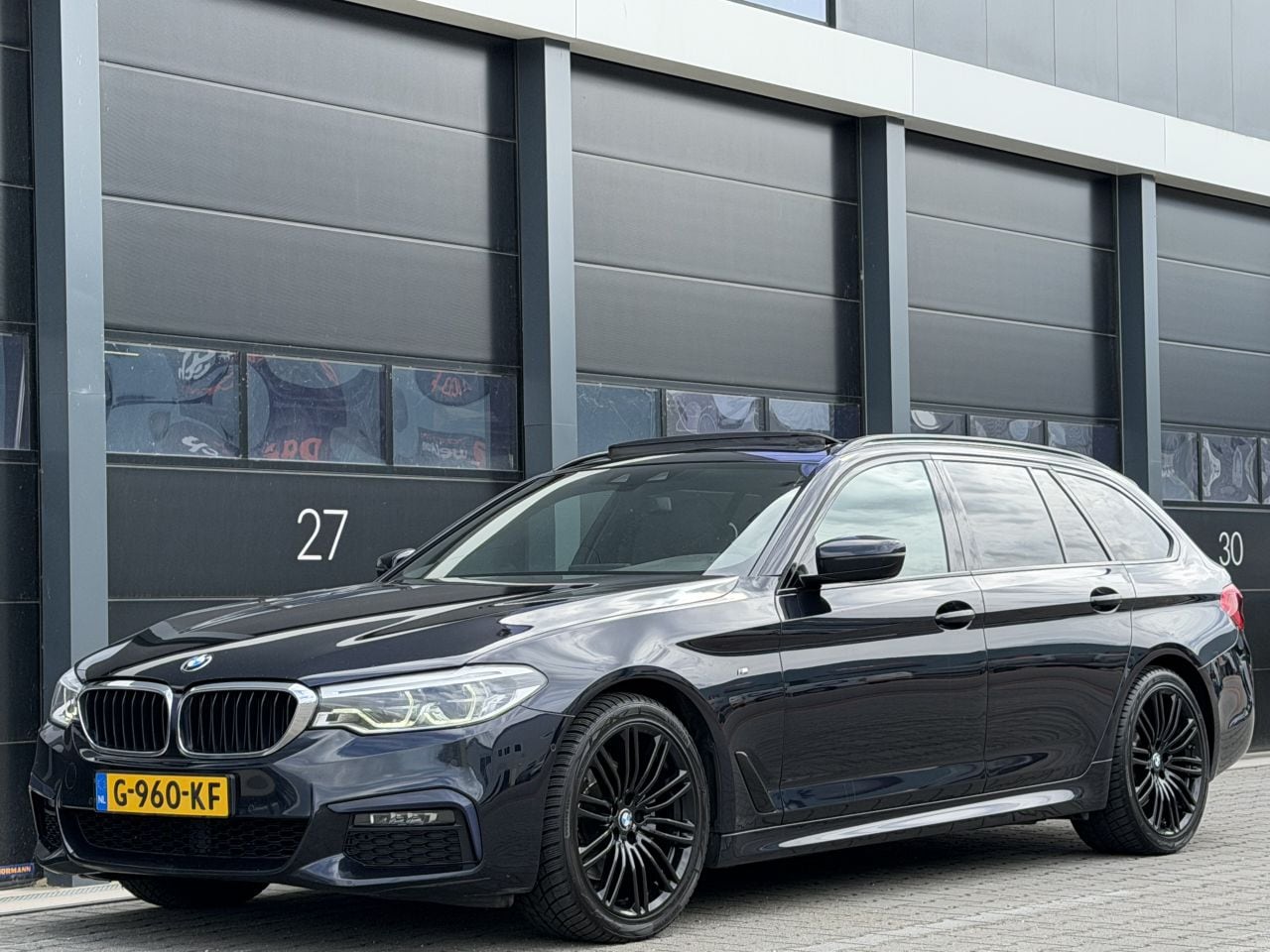BMW 5-serie Touring - 520d M-Pakket Harman-Kardon Pano - AutoWereld.nl