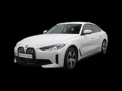 BMW i4 - eDrive40 Elektrisch Verstelbare Stoelen | Cruise Control | Parking Assistant | 17''