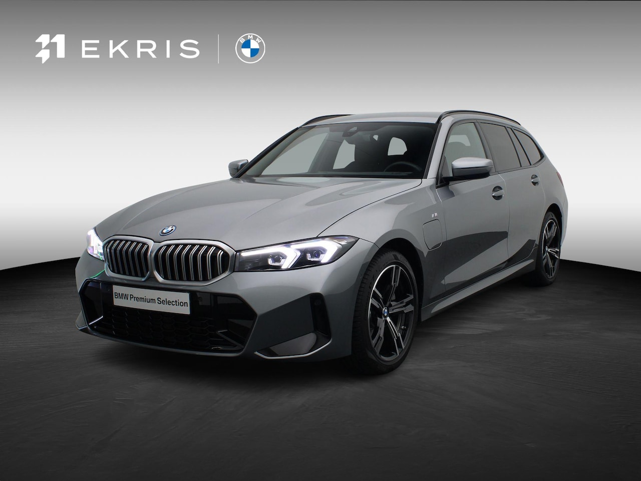 BMW 3-serie Touring - 330e M Sportpakket | Comfort Pack | Comfort Access | Trekhaak | Achteruitrijcamera | Elekt - AutoWereld.nl