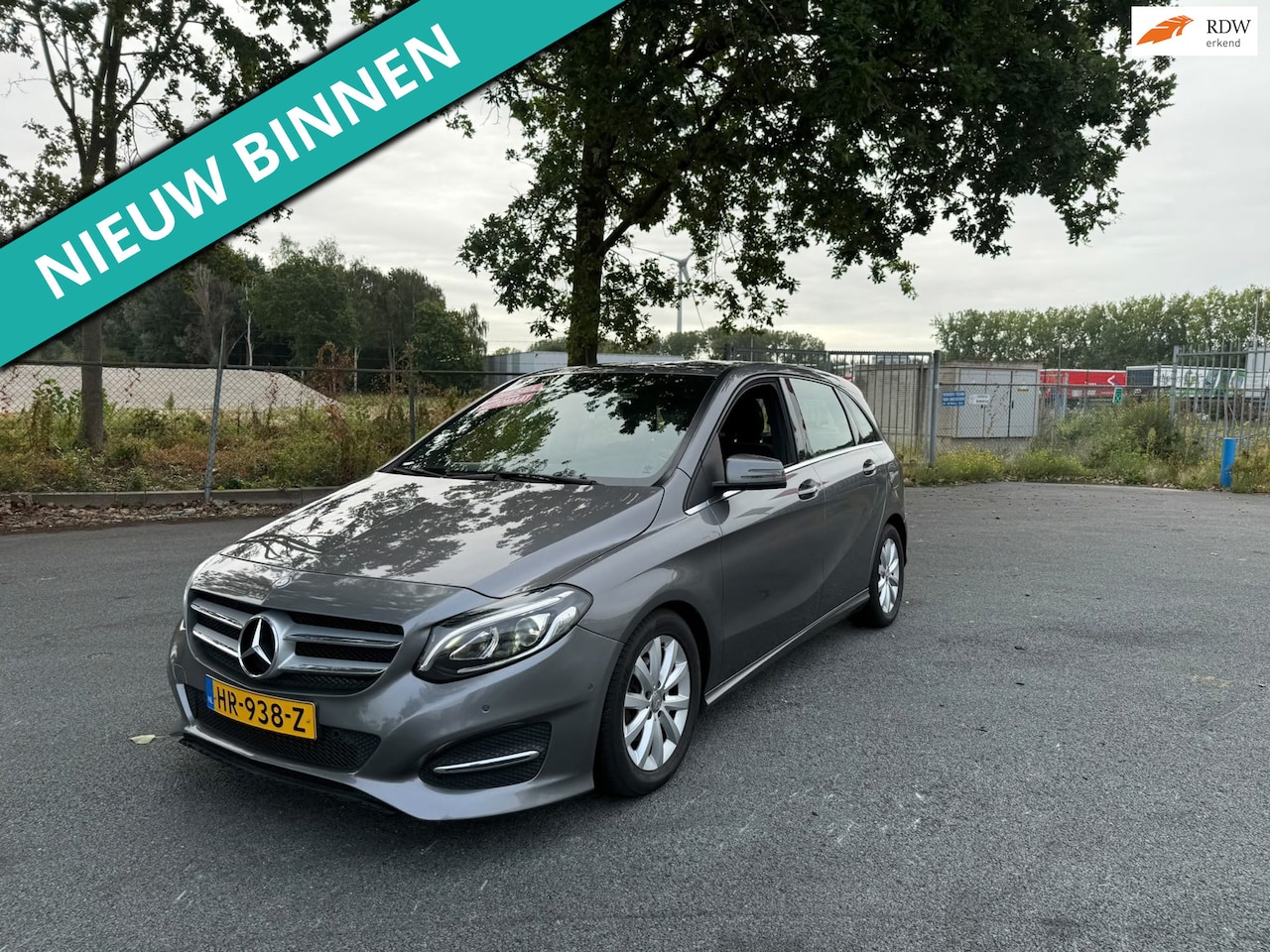 Mercedes-Benz B-klasse - 180 d Lease Edition COMPLEET MET TAXI METERS ZO UIT HET WERK - AutoWereld.nl