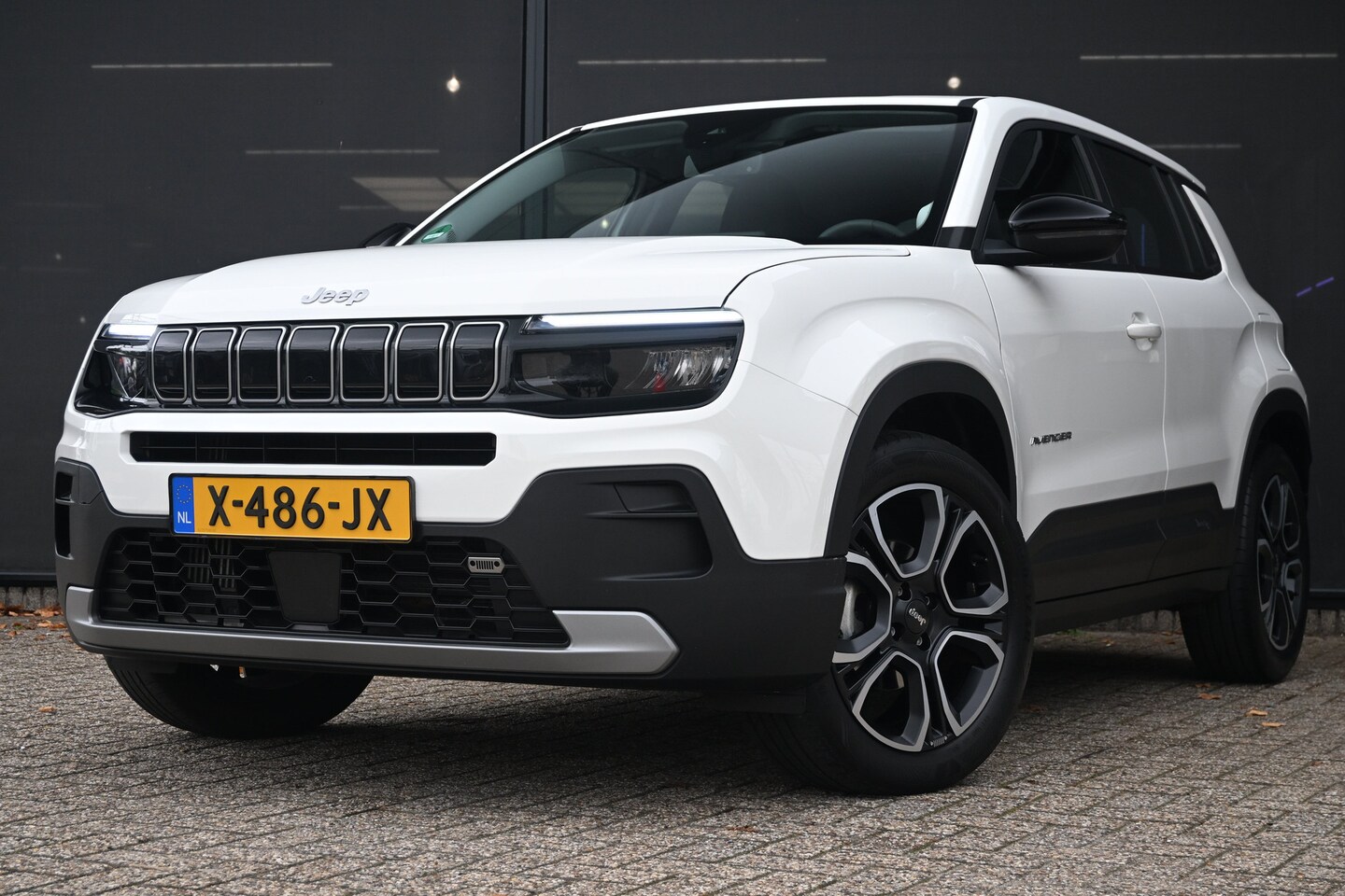 Jeep Avenger - 1.2 Altitude 100pk | Navigatie | Climate Control | Elektr. Achterklep | Achteruitrijcamera - AutoWereld.nl