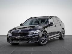 BMW 5-serie Touring - 530e xDrive High Exe. 292pk M-pakket Comfortstoelen HuD Trekhaak