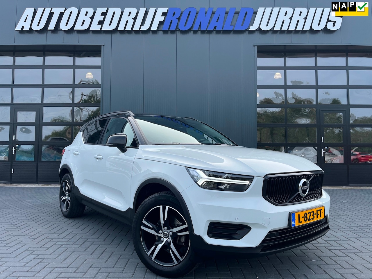 Volvo XC40 - 1.5 T2 Momentum Core NL.Auto/Two-Tone/Trekhaak/Camera/Stoelverw./Carplay/1Ste Eigenaar/Dea - AutoWereld.nl