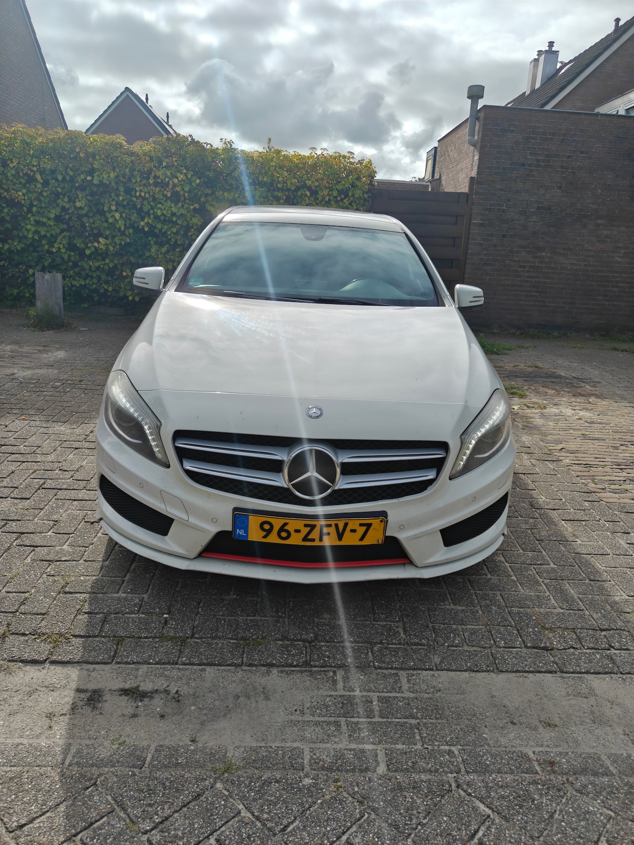 Mercedes-Benz A-klasse - 180 Ambition 170 PK AMG SPORT + PANO/LEDER/ALCANTARA / XENON / 18 INCH - AutoWereld.nl
