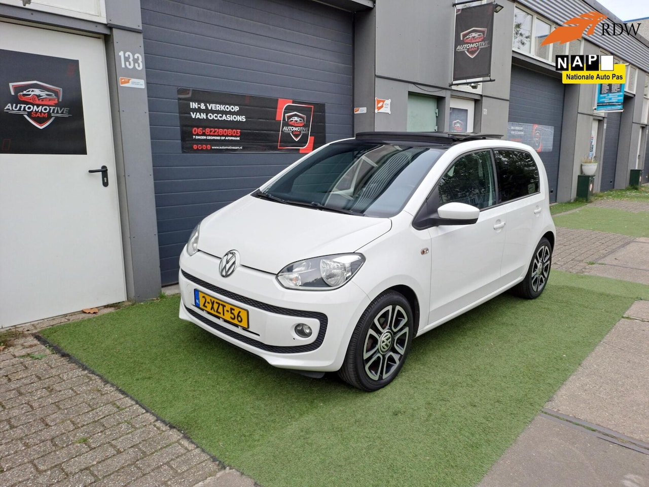 Volkswagen Up! - 1.0 high up! BlueMotion Airco Panoramadak NAP - AutoWereld.nl