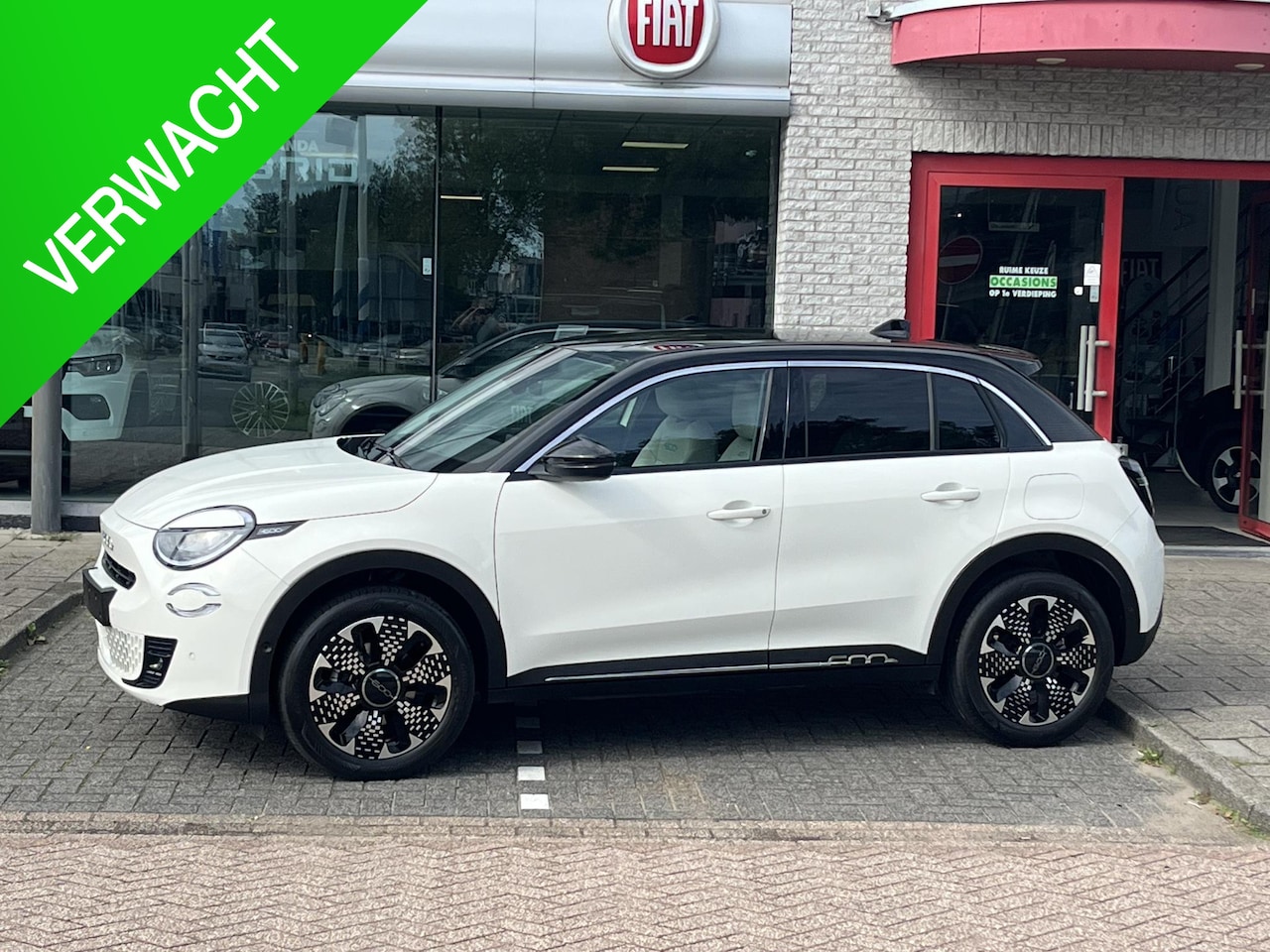 Fiat 600 - 1.2 Hybrid T3 81 kW DCT La Prima AUTOMAAT|NAVI|CLIMATE|APPLE/ANDROID|CAMERA|PDC|18" - AutoWereld.nl