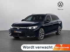 Volkswagen Passat Variant - 1.5 eHybrid R-Line Edition 272PK DSG Panoramadak, Trekhaak, Black Style, Leder, Memorystoe