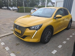 Peugeot e-208 - EV Active Pack 50 kWh | Navigatie | Parkeersensoren | Climate Control | Cruise Control |