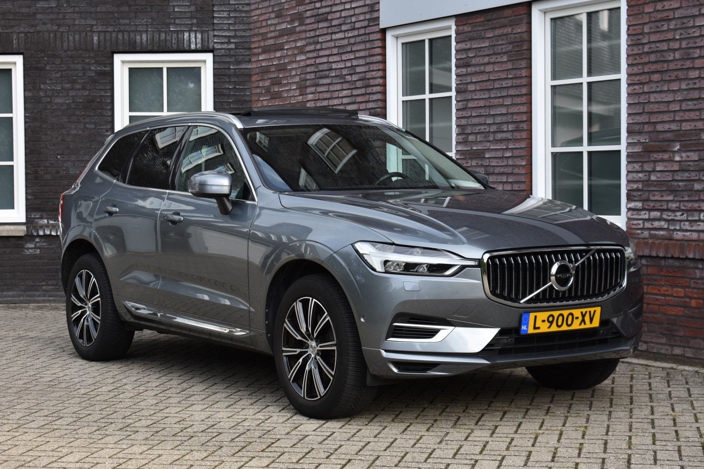 Volvo XC60 - 2.0 T8 Twin Engine AWD Inscription Wij zijn op afspraak geopend! Graag bellen voor uw koms - AutoWereld.nl