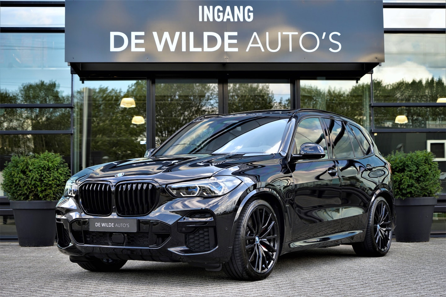 BMW X5 - xDrive45e M-sport M-seats Pano Trekhaak Stoelventilatie H/K Laser Head-up - AutoWereld.nl