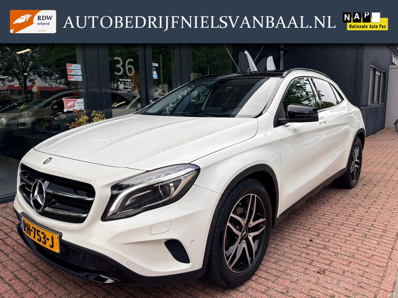 Mercedes-Benz GLA-Klasse - 180 Prestige 50Dkm/Schuifdak/Navi/Clima/Cruise/Dealer Auto! - AutoWereld.nl