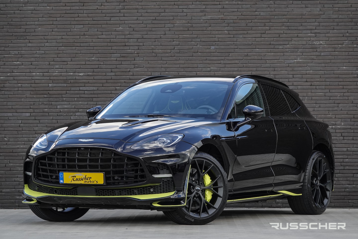 Aston Martin DBX - 4.0 V8 707Pk Aut. | AMR24 | Luchtvering | Keramisch | 360° Camera | Panoramadak | 23'' - AutoWereld.nl