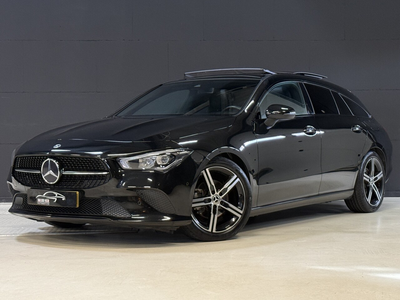 Mercedes-Benz CLA-klasse Shooting Brake - 180 Luxury Line | Panoramadak | Leder | Camera | Sfeerverlichting - AutoWereld.nl