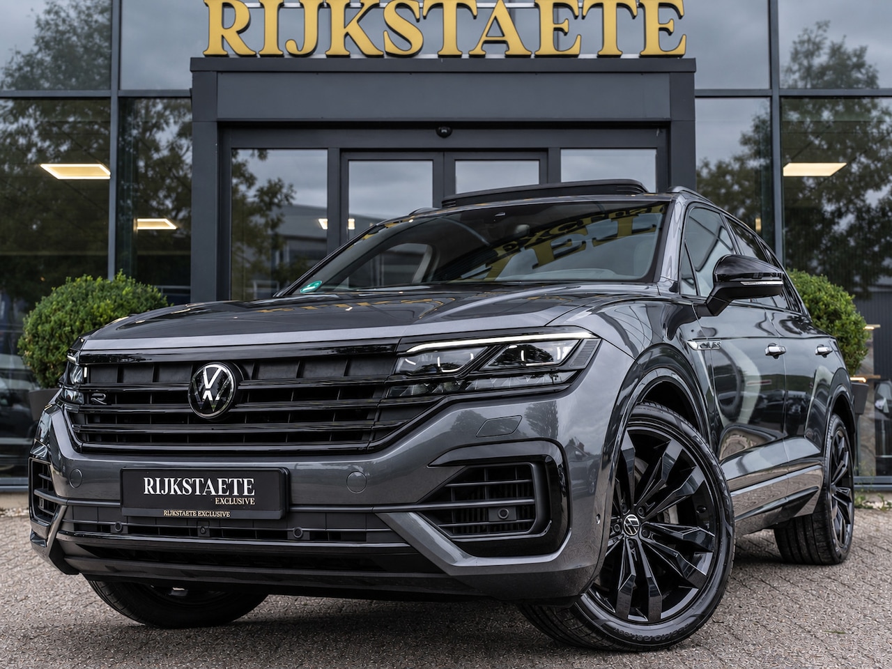 Volkswagen Touareg - 3.0 TSI R-Line|PANO|MASSAGE|HUD|SFEER|ACC - AutoWereld.nl