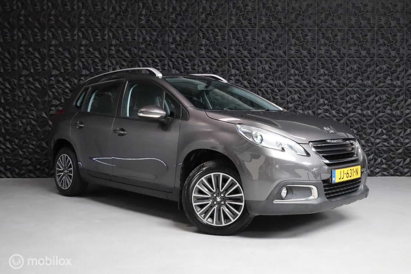 Peugeot 2008 - 1.2 PureTech Blue Lion | Airco | Cruise | P-Sen - AutoWereld.nl