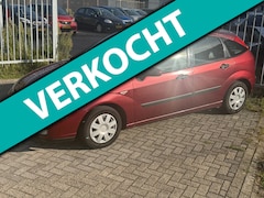 Ford Focus - 1.6-16V Futura 5 deurs Airco ECC l Navi l Trekhaak l LEER INRUIL KOOPJE NIEUWE APK