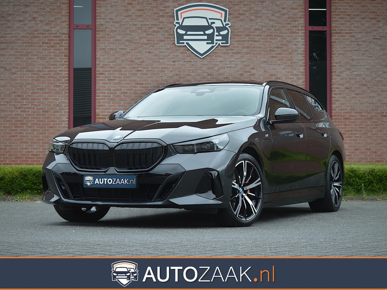 BMW 5-serie Touring - 530e Touring M Sport Pro | B&W | Active Steering - AutoWereld.nl