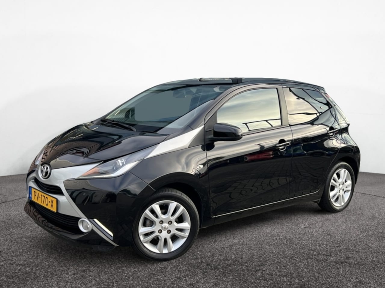 Toyota Aygo - 1.0 VVT-i x-joy 1.0 VVT-i x-joy - AutoWereld.nl