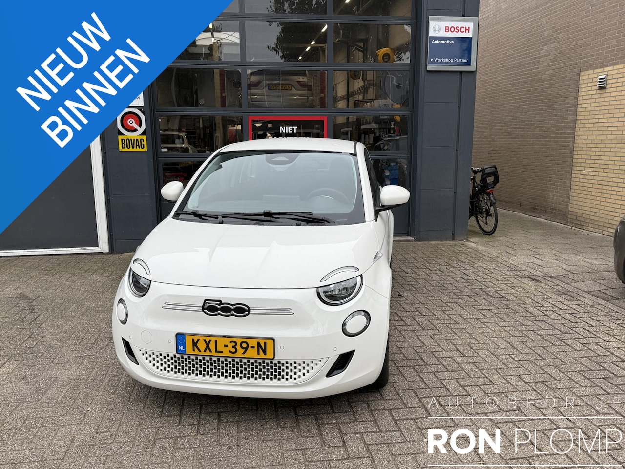 Fiat 500 - RED 42 kWh / Airco clima/ Apple carplay/ Cruise/ PDC/ Camera/ LMV/ Stoel verw - AutoWereld.nl