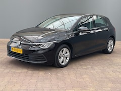 Volkswagen Golf - 1.0 eTSI Life Business 16" Lichtmetaal | Parkeersensoren Voor + Achter | Climate Control |