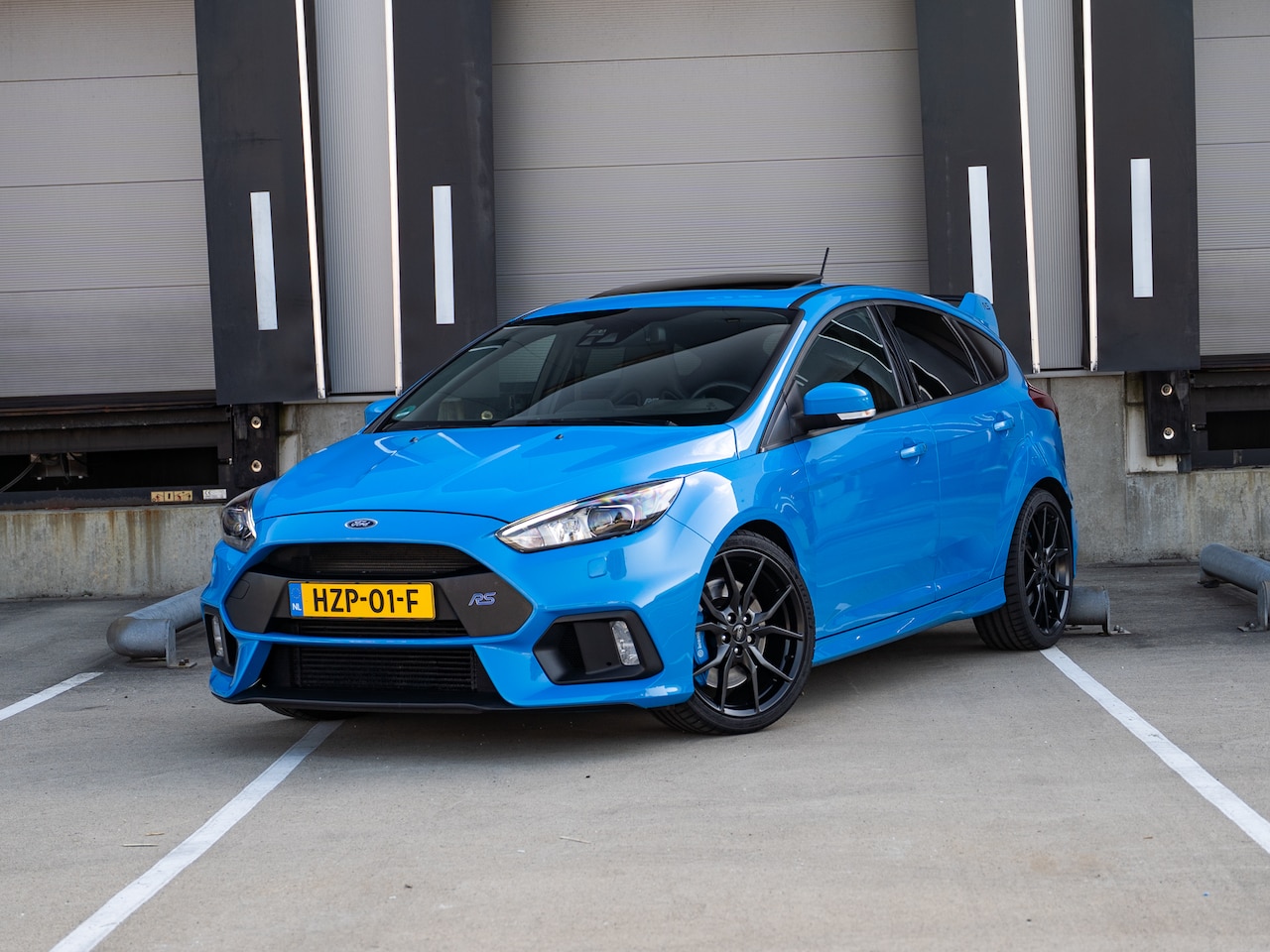 Ford Focus - 2.3 RS 350pk FORD ONDERHOUDEN / SCHUIF-DAK / KUIPSTOELEN / SYNC 3 / CAMERA / SONY / 19''LM / LIEF - AutoWereld.nl