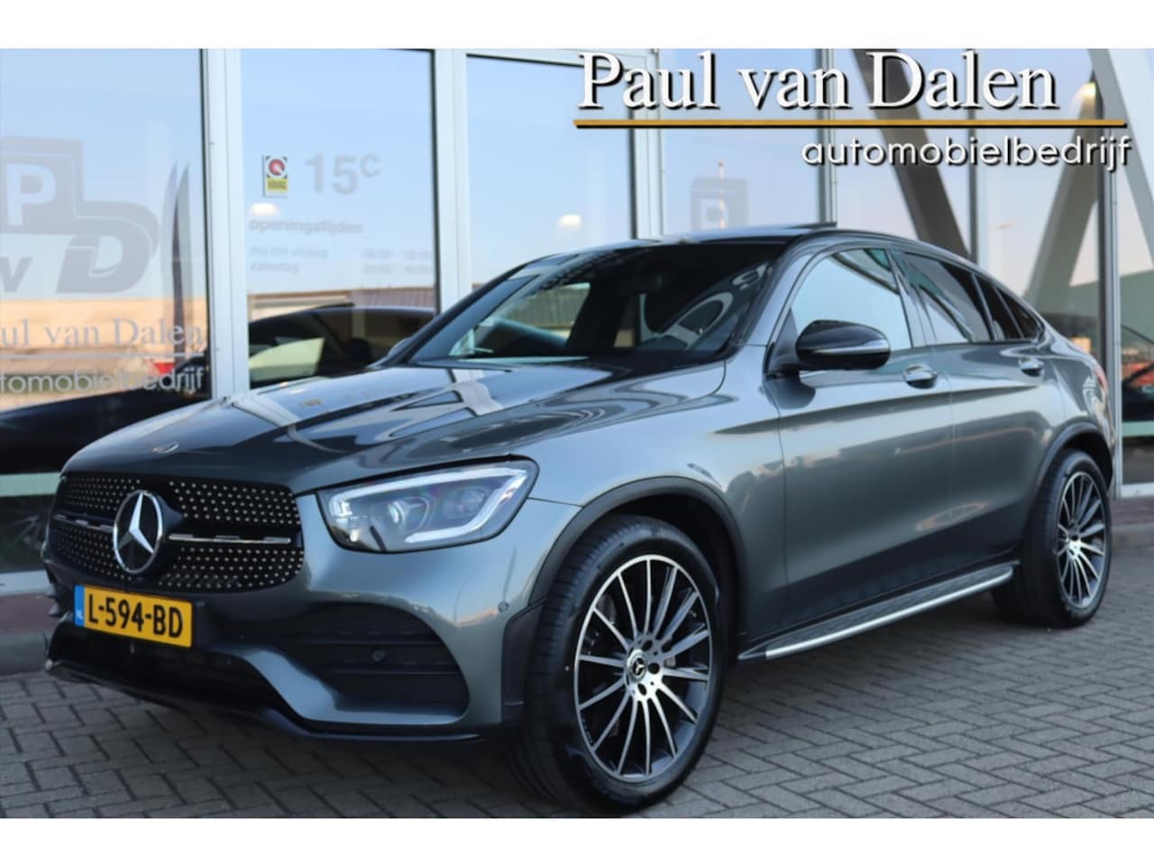 Mercedes-Benz GLC-klasse - 200 197PK 4MATIC 9G-TRONIC AMG Burmester | Schuifdak | Trekhaak | Sfeer | 360 Camera | Mem - AutoWereld.nl