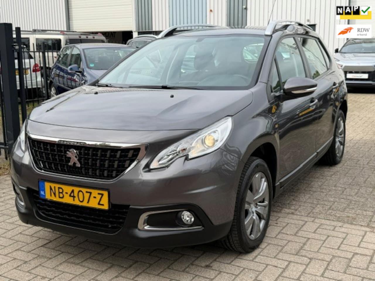 Peugeot 2008 - 1.2 PureTech Blue Lion Aut. Navi Airco Trekhaak! - AutoWereld.nl