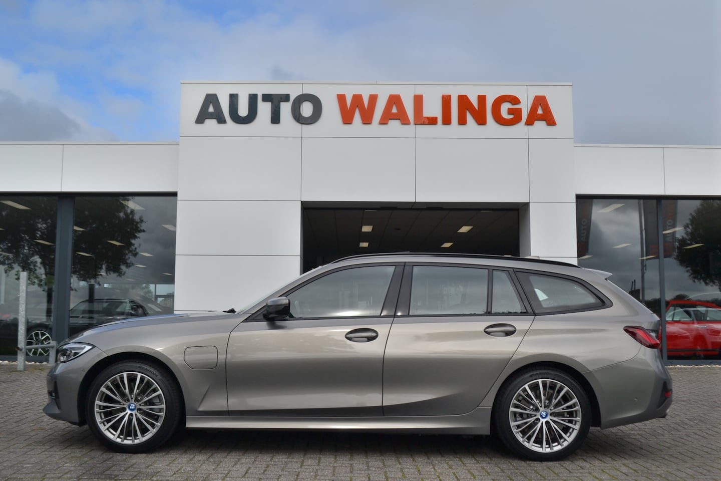 BMW 3-serie Touring - SOH 94% Panoramadak | Leer | Sportstoelen | Trekhaak | Carplay | 320e Business Edition Plu - AutoWereld.nl