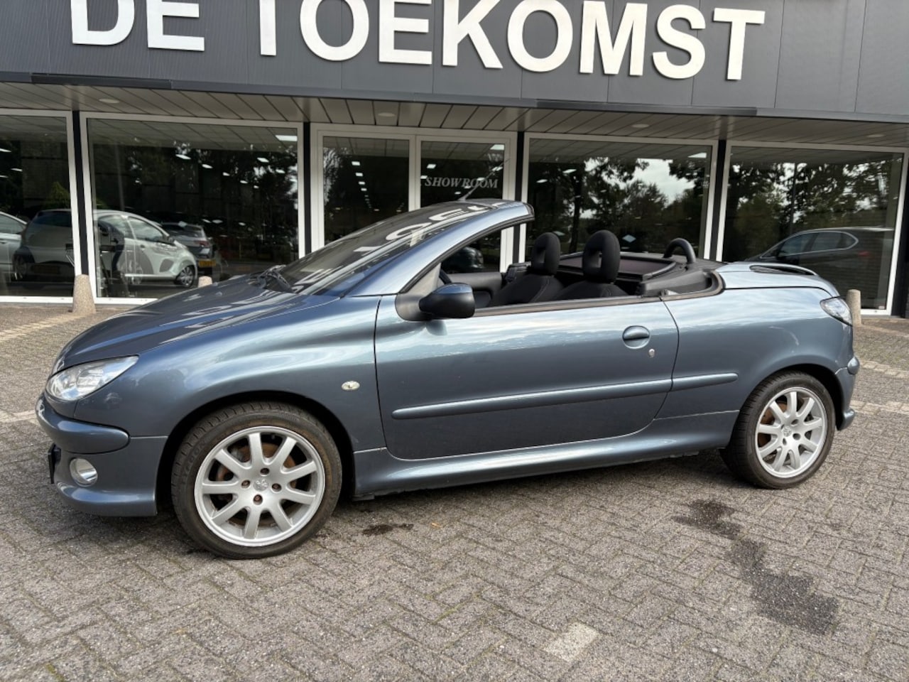 Peugeot 206 - 1.6i 16V Automaat Airco ECC PDC Jaar nieuwe APK - AutoWereld.nl