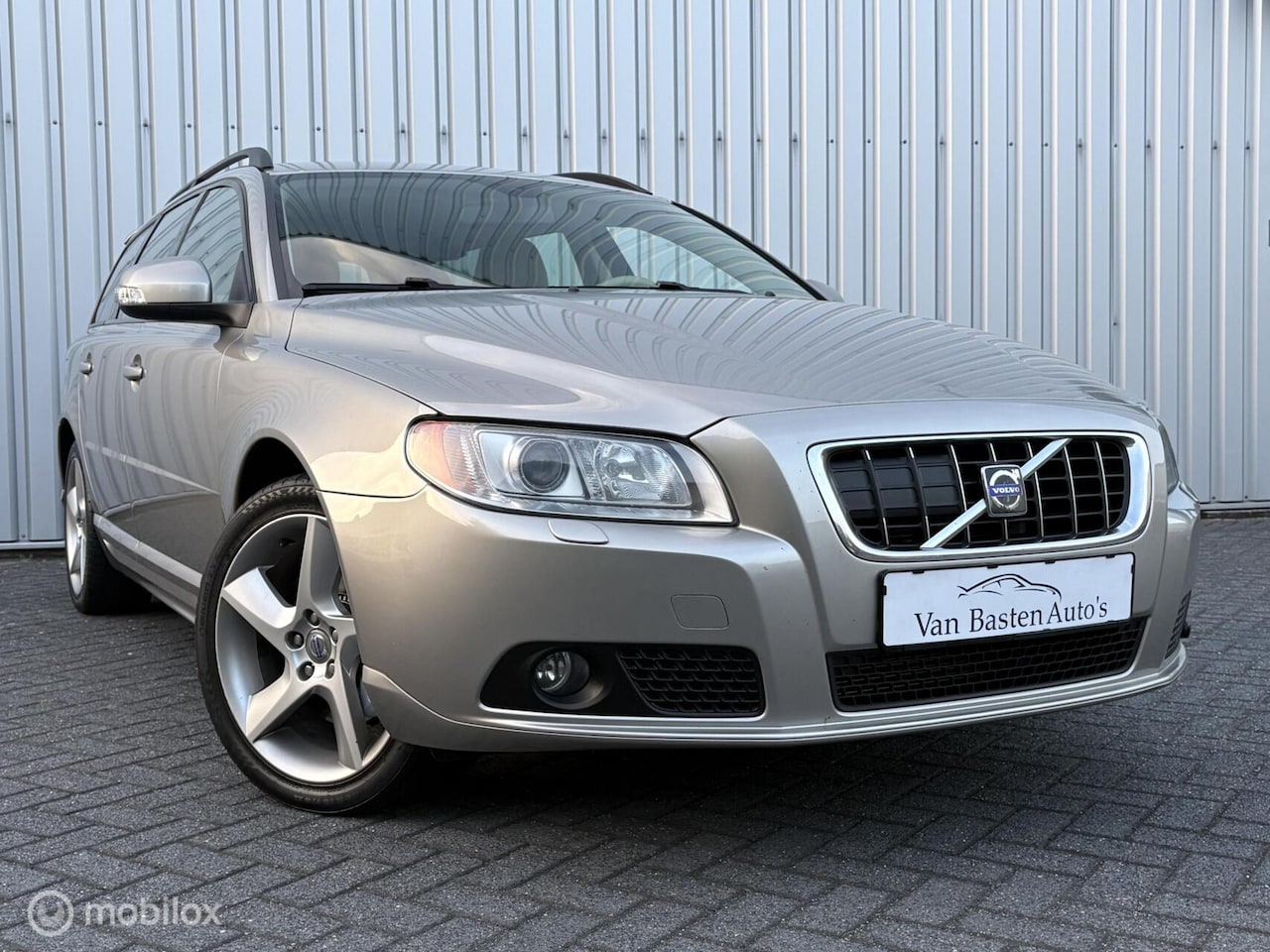 Volvo V70 - 3.2 Momentum | Aut | ACC | 238pk | Youngtimer | 07 | Xenon | PDC | Volledige historie | - AutoWereld.nl